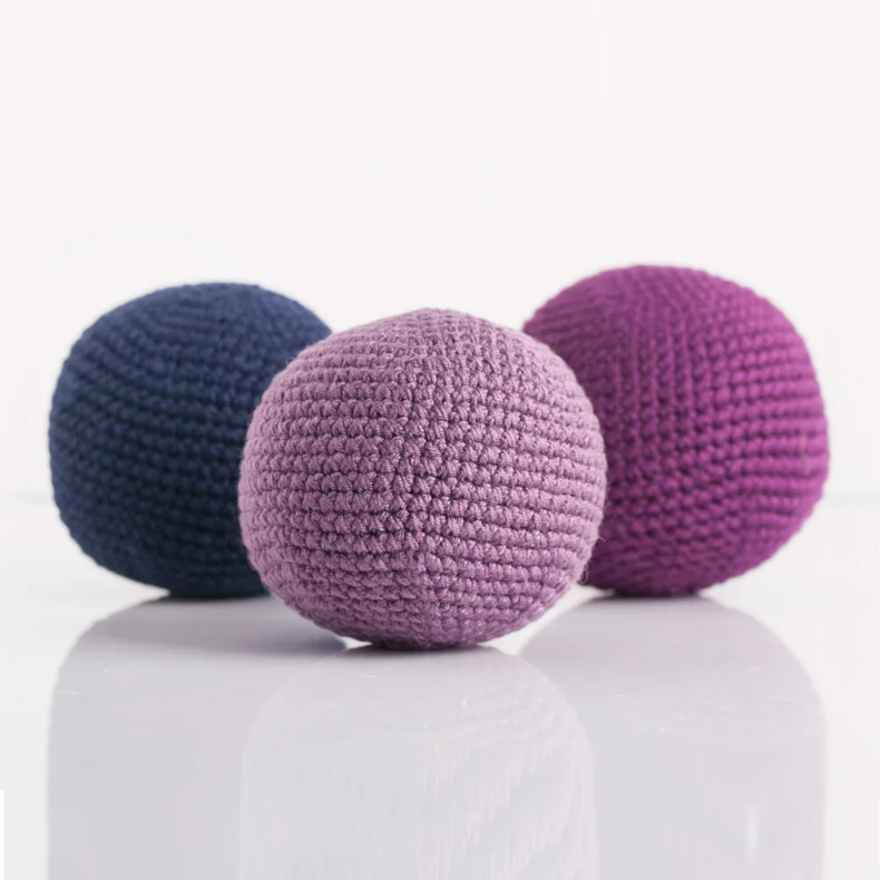 Wood&Tail - Hand Knitted Ball 